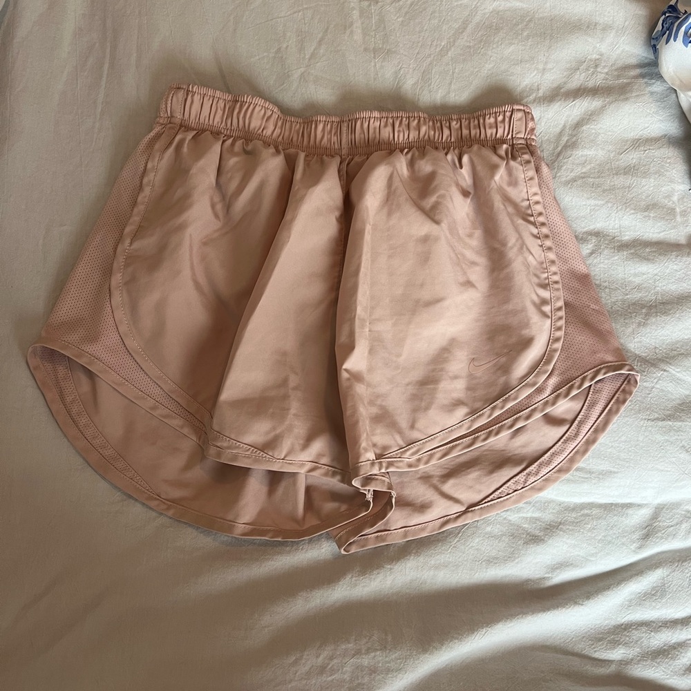 NWOT pale pink women’s Nike tempo shorts